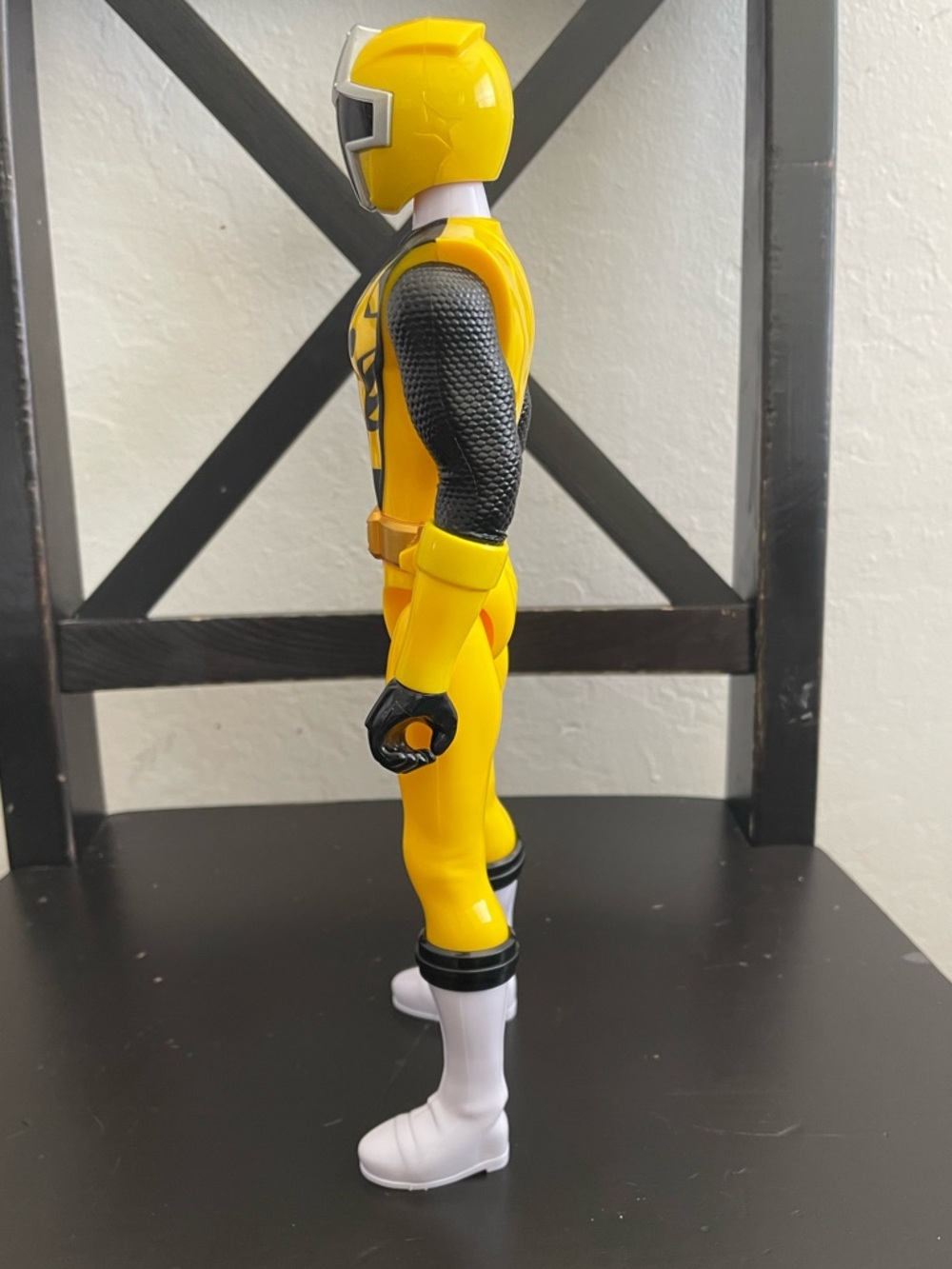 Power Ranger Yellow - Picture 3 of 4